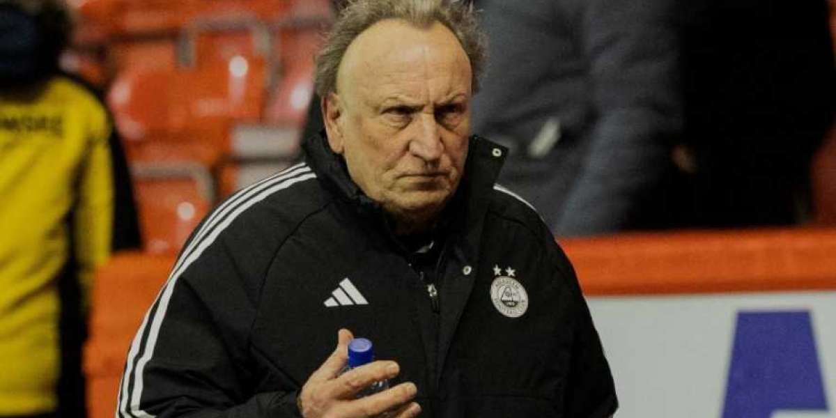 Warnock popírá plány na odchod z Aberdeenu